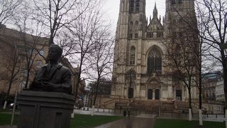 サン・ミシェル大聖堂前の公園