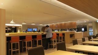 連休期間などは混雑する。