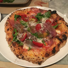 小さいサイズのピザは直径20センチ程度