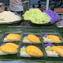 カオニャオマムアン。もち米とマンゴーとココナツミルク