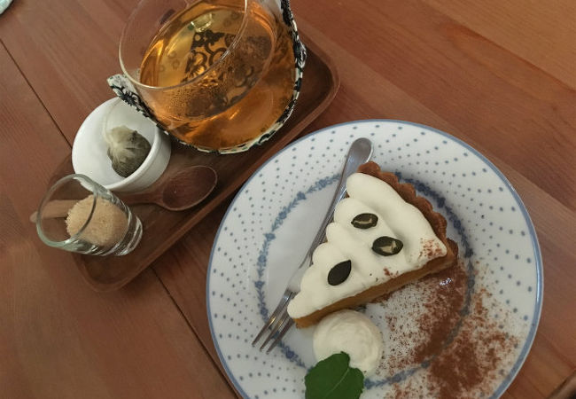 ホッとできる空間　ケーキと紅茶は本格的