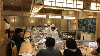 本格的お寿司が手ごろなお値段でいただけます