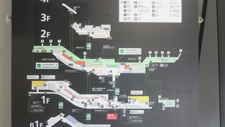 出発前にのんびりできる空港ラウンジ。