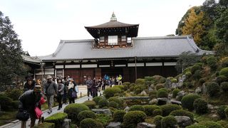 綺麗な石庭があります