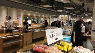 おしゃれなスーパーマーケット