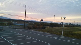 活火山で、酸ヶ湯付近では噴気が見られます。