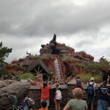 滝壺に落ちます！ずぶ濡れです！