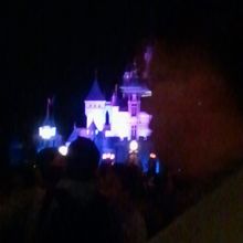 お城も最大限にライトアップ！ゲストを見送ってくれています。
