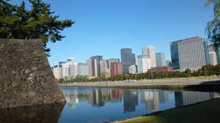 外桜田門付近の石垣の姿が美しかったです