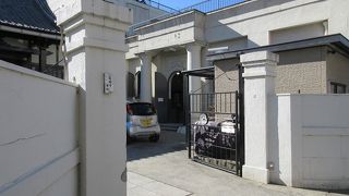 ヨーロッパの宮殿のような白亜の建物もあって一風変わった雰囲気でした。