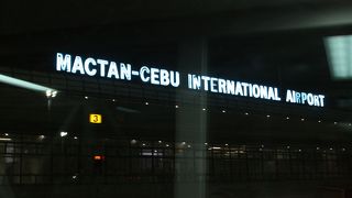 ポーターが近づいてきます。