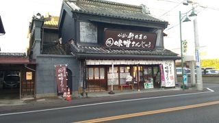 レトロな建物の中に新作あり