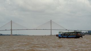 ミトーとベンチェーを結ぶ大きな斜張橋