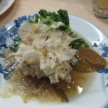 半湯豆腐　こちらも看板の１品