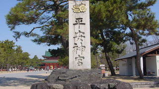 赤が美しい神社