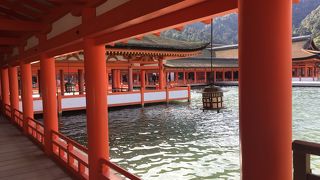 海に浮かぶ厳島神社