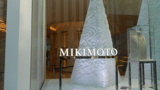 ミキモト本社脇に