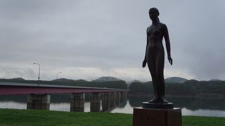 作者の船越保武は、戦後日本を代表する彫刻家で、県立盛岡中学校の卒業生