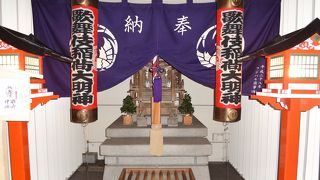 正面右手にありました