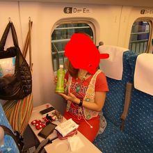 駅弁を楽しみながら新幹線の旅。