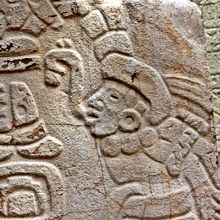 遺跡の中の壁画では、吹き出しに注目！（アステカ文明に似ている