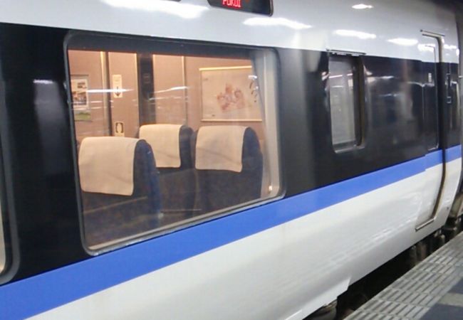 金沢と福井を結ぶJR西日本の特急列車
