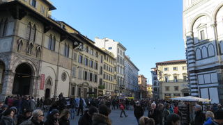 活気にあふれる広場