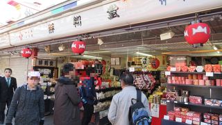 雷おこしなど懐かしい味のお菓子が中心です。