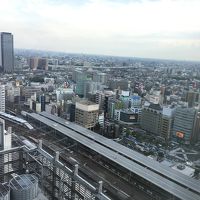 眺望はすばらしいです。特に夜景。電車の音も気になりません。