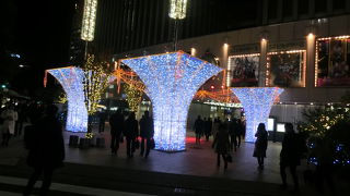変わった形の夜間照明だ