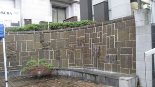 広場中央には日本橋船着場のテントがあります。