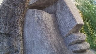 ハチ公像と並ぶ待ち合わせスポット