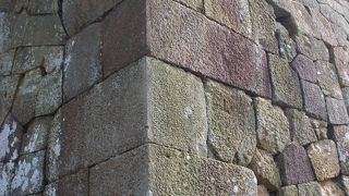 垂直に近い天守閣石垣