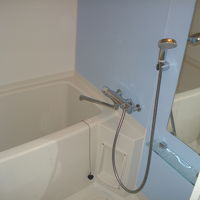 独立タイプのバス、ゆったり入れます。