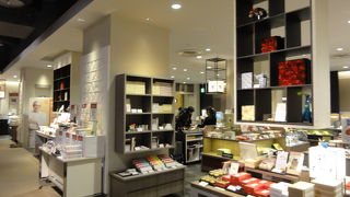 お洒落な土産物ショップ