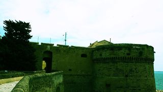 お城の近くの広場