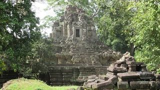 倒壊した遺跡に驚きです