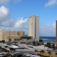 少しだけ海が見えます