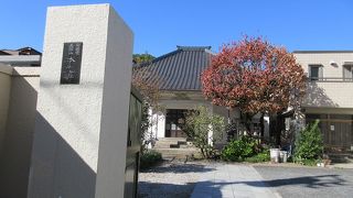 一見「郷土資料館」を思わせる佇まいです。