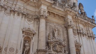 荘厳なファサード