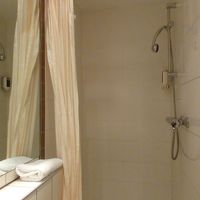 バスタブはありませんが、使い勝手の良いシャワーでした。