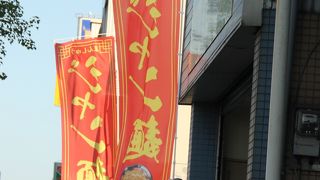 じゃん麺は甘辛いあんかけスープにニラや卵