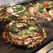 大阪の老舗有名お好み焼き店。名物は山芋焼き。