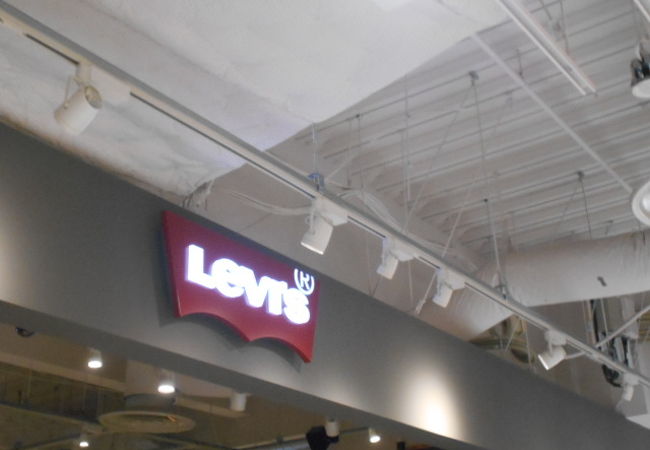 京都ヨドバシにあるジーンズショップです