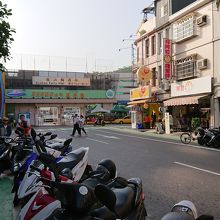 突き当たりに見えるターミナル