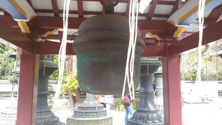 でっかい銅製の鈴でした