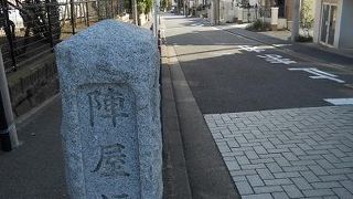 山手本通りから住宅街につながる坂