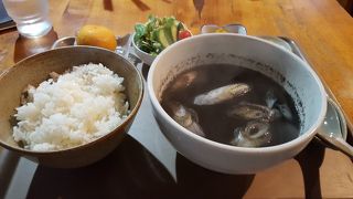 緑に囲まれたレストラン