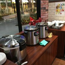 ライスやスープはセルフサービス