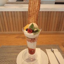 うなぎパイVSOPの紅茶パフェ